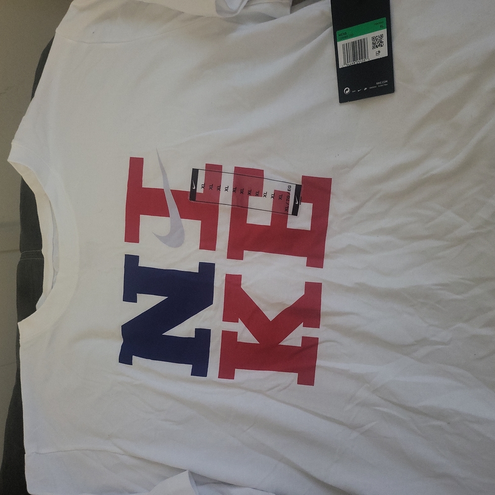 Nike - Picture 2 of 2